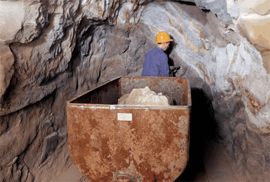 位于西部省份金矿采矿权转让或合作，多为古冰川地貌